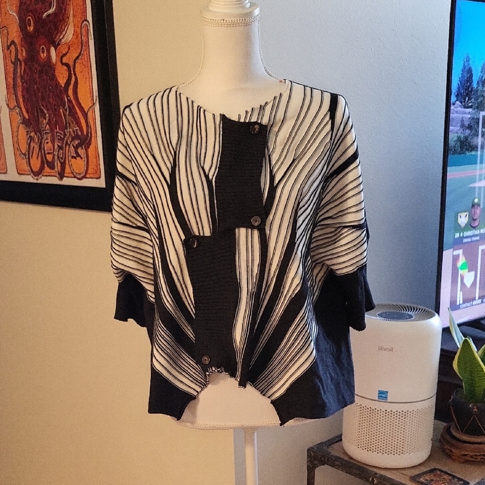 Black & White Short Sleeve Knit Sweater Top